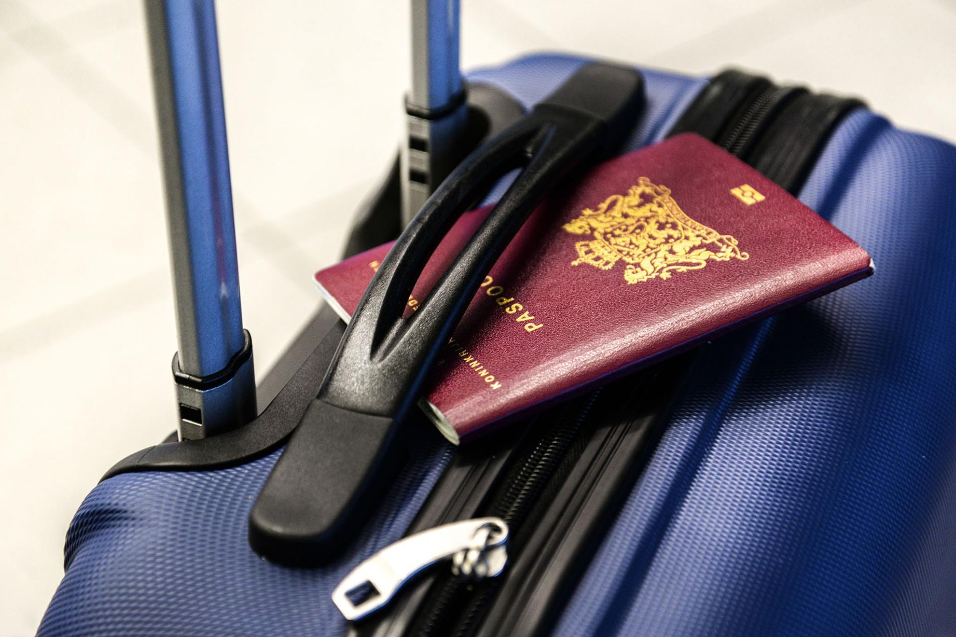 Koffer met paspoort