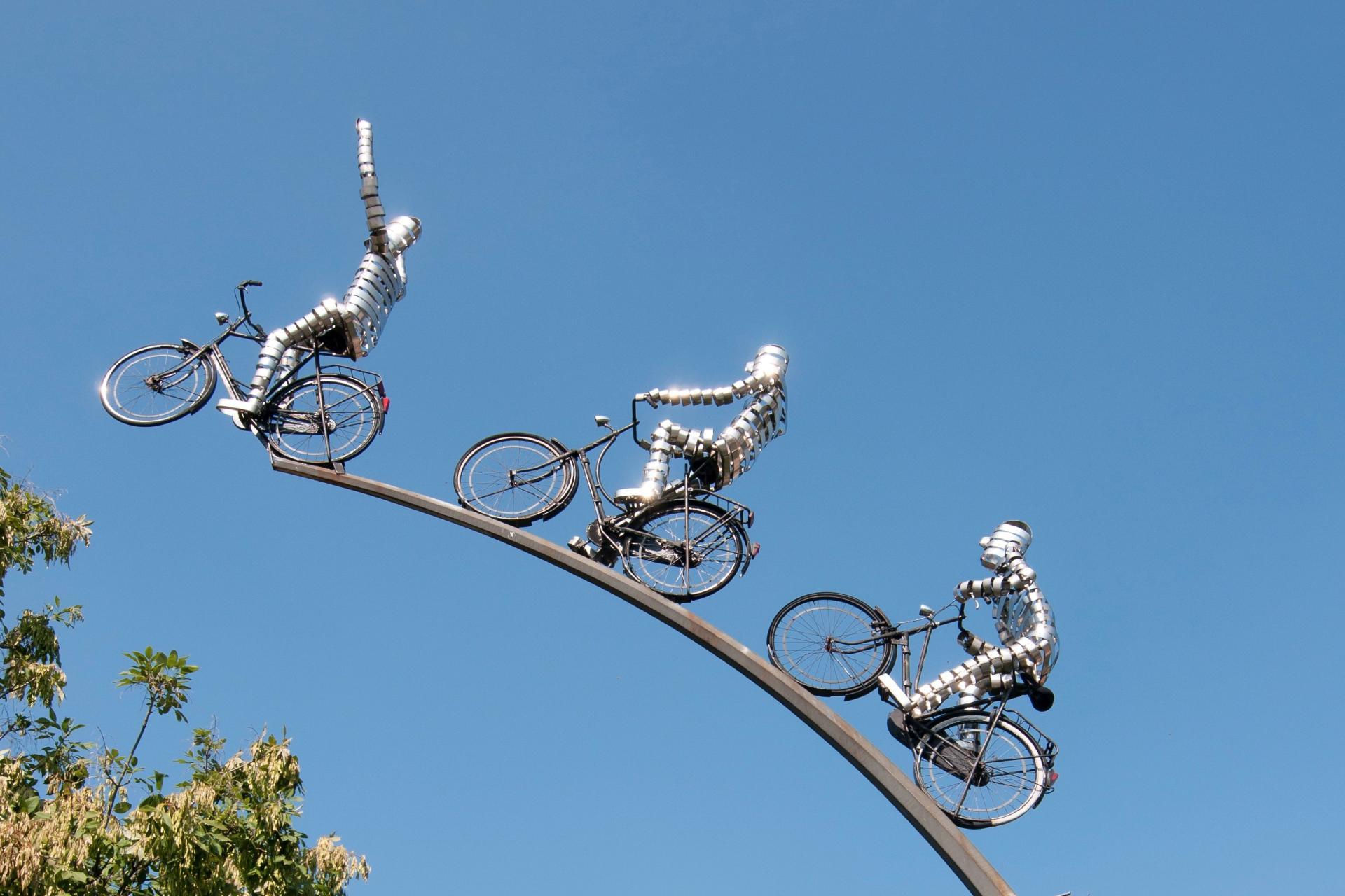 Kunstwerk met fietsers
